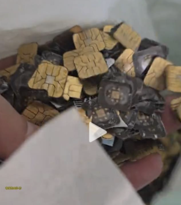 垃圾變現金？男子煉出近200克黃金 材料來自 1 舊手機零件【專家咁講...】