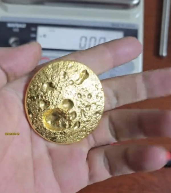 垃圾變現金？男子煉出近200克黃金 材料來自 1 舊手機零件【專家咁講...】