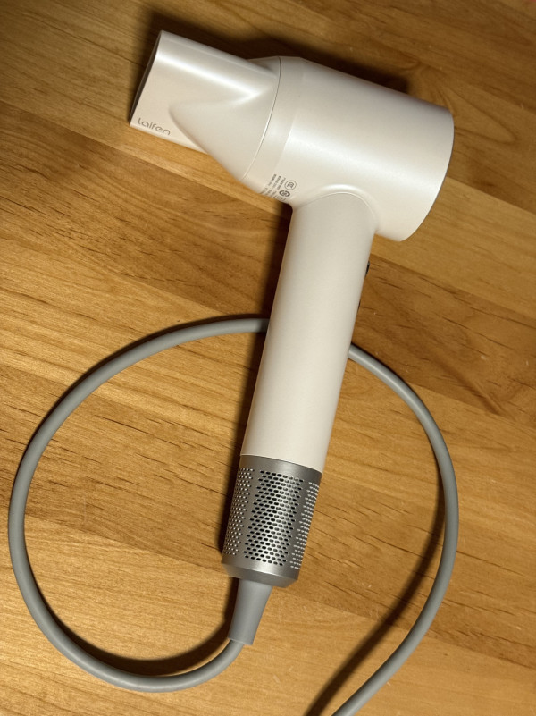 衫褲皺過鹹菜點算?編輯實測4招「免熨斗熨衫大法」:靠風筒1分鐘變直、懶人必學