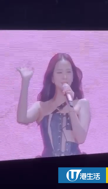 BLACKPINK啟德開騷！深夜人龍「打蛇餅」好誇張　粉絲捱凍排9小時爭頭位：成功趴到第一排好值得！