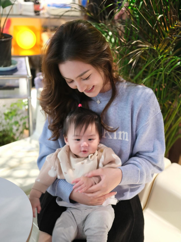 兒童節目主持離巢TVB驚爆秘密誕女！神隱一年半抱B照曝光：掛住夜夜笙歌