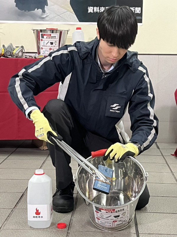 遊台注意!台北捷運籲旅客車廂內禁用尿袋 事隔1日後發聲明道歉:不會勸阻或制止