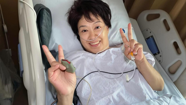 前港姐季軍驚爆入院切除整個子宮 素顏病床照曝光自嘲:唔會生得出