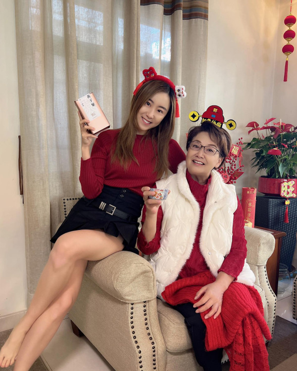 前港姐季軍驚爆入院切除整個子宮 素顏病床照曝光自嘲：唔會生得出