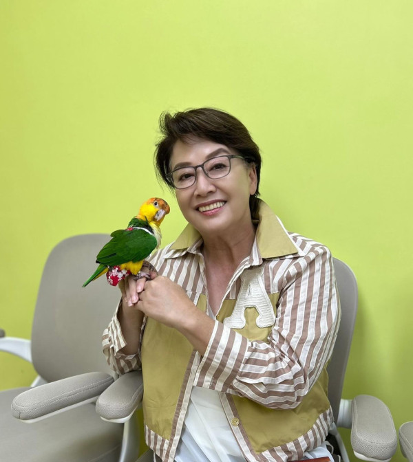 前港姐季軍驚爆入院切除整個子宮 素顏病床照曝光自嘲：唔會生得出