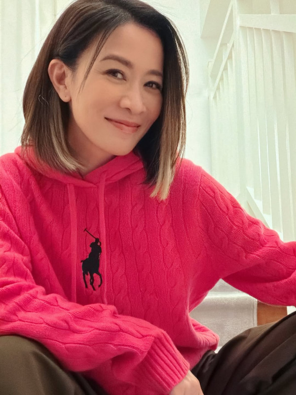 佘詩曼緊身裙生圖真人原來瘦到咁？ 50歲真實身形曝光「腰精」震驚網民