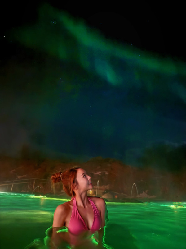 前TVB小花冰島極光雪地脫剩比堅尼！零度大解放晒「未婚夫視角」震撼網民