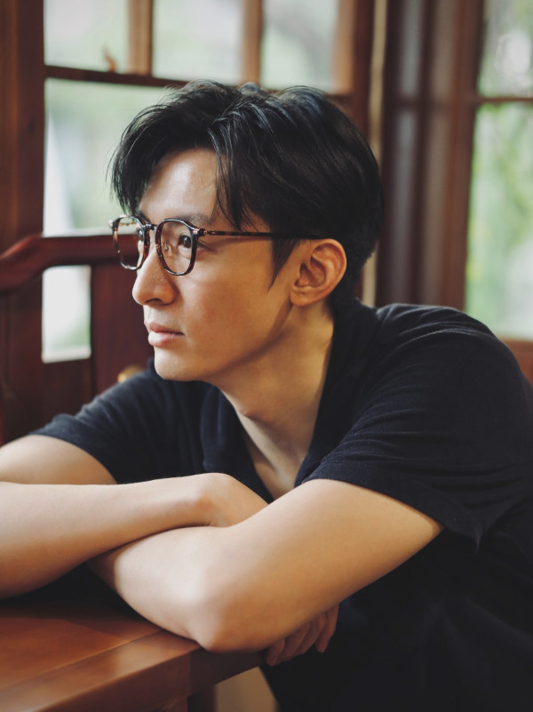 獨家｜前TVB男星尖沙咀拍追逐戲小紅書瘋傳！嚇親內地遊客急出面解畫：香港很安全 