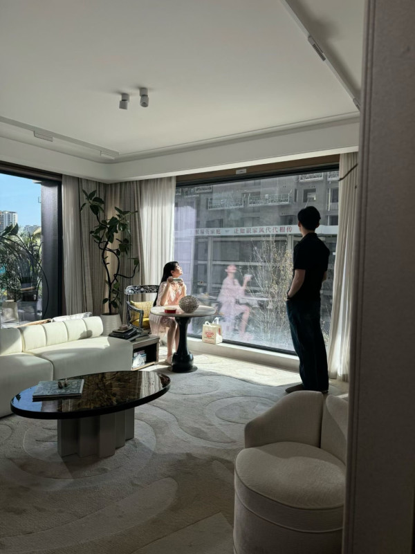 獨家｜前TVB男星尖沙咀拍追逐戲小紅書瘋傳！嚇親內地遊客急出面解畫：香港很安全 