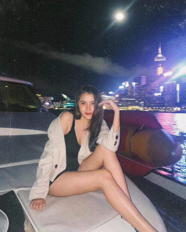 東張女神鄧凱文極限爆乳震撼沙灘！三點式晒海溝級事業線征服網民︰係咪海嘯