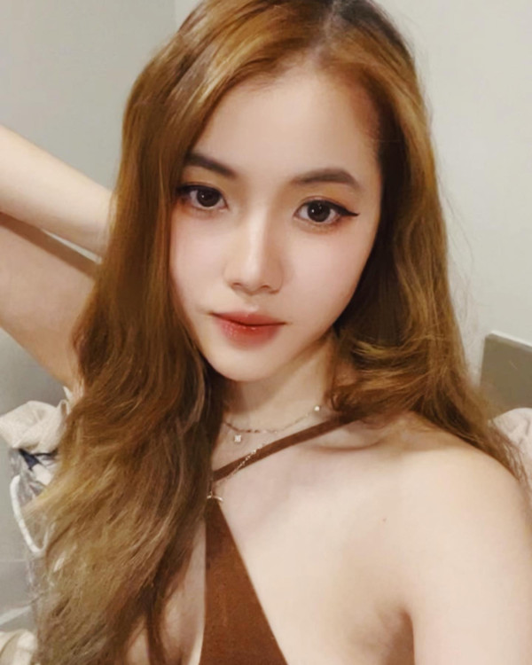 東張女神鄧凱文極限爆乳震撼沙灘！三點式晒海溝級事業線征服網民︰係咪海嘯