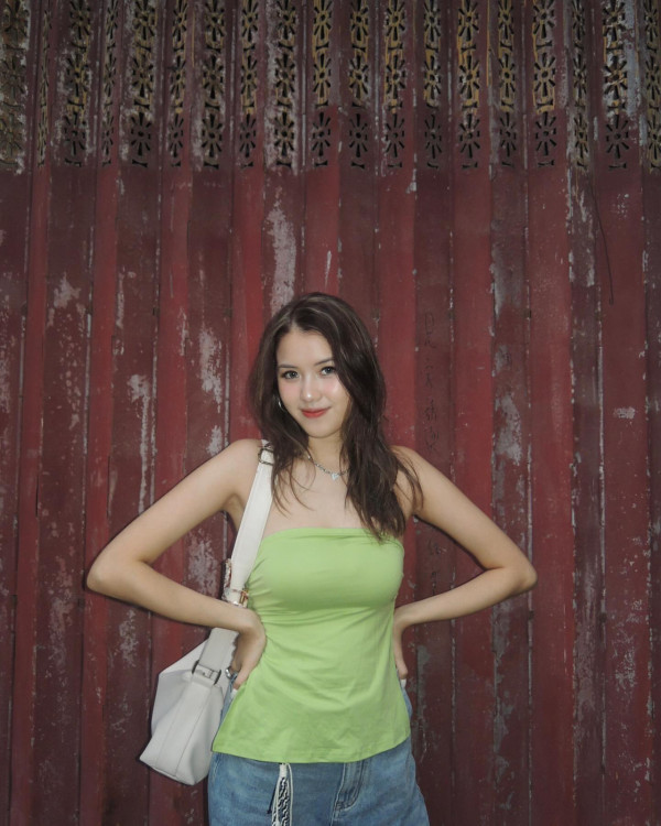 「東張女神」空降殺入《愛回家》劇組！惹火造型曝光惹網民瘋狂截圖