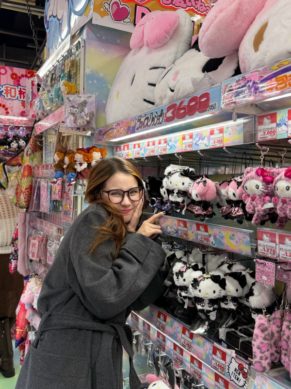 「東張女神」空降殺入《愛回家》劇組！惹火造型曝光惹網民瘋狂截圖