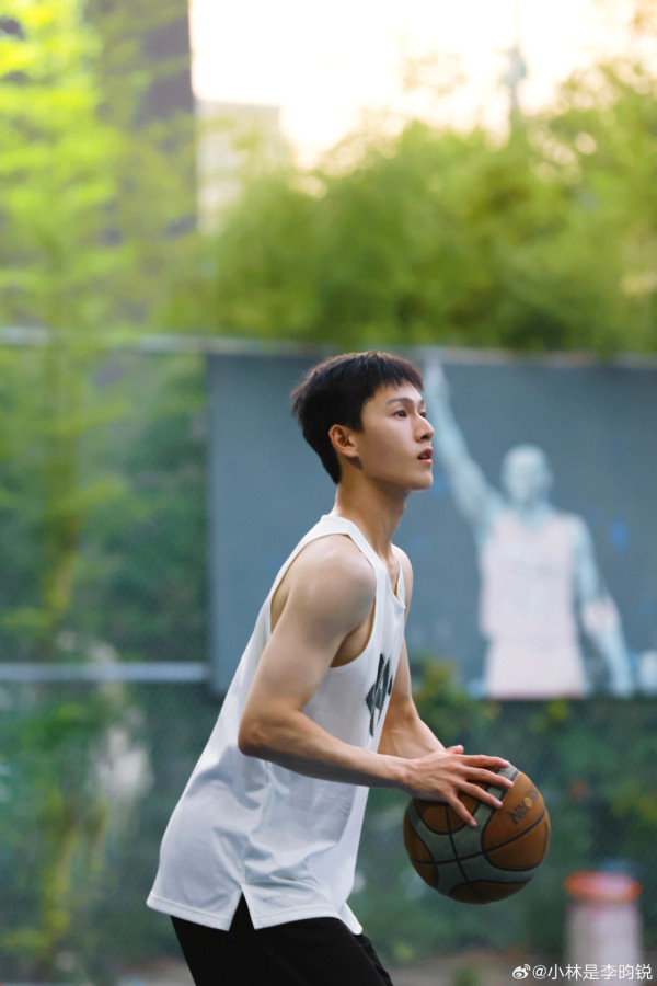 古裝陸劇男神李昀銳7件不為人知的事！曾入國家籃球隊被粉絲封「薄肌男神」