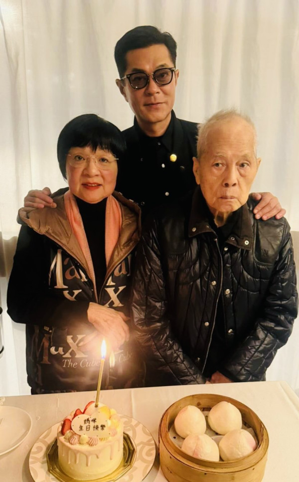 古天樂晒一家三口全家福罕有破例笑住影相 媽媽樣貌曝光母子五官似足餅印