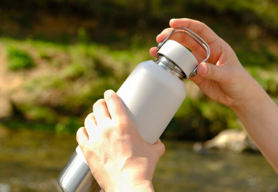 英國希斯路機場即日放寬行李液體上限升至2L、電子產品無需取出 網民讚:安檢快好多