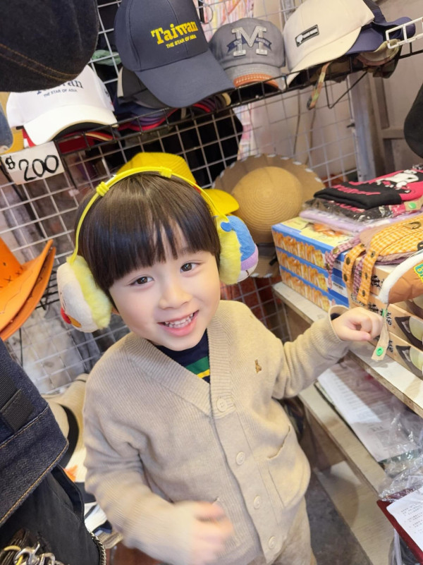 沈卓盈4歲仔仔五官倒模媽媽高顏值！近照搶晒鏡獲封潛力股：大個一定係男神