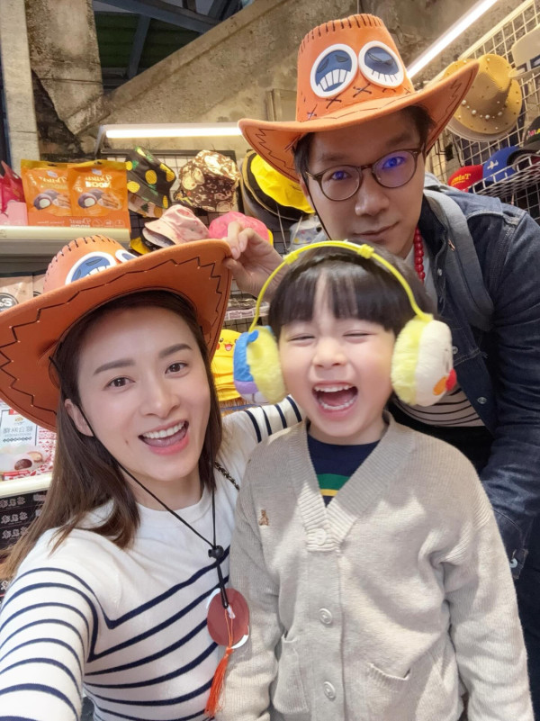 沈卓盈4歲仔仔五官倒模媽媽高顏值！近照搶晒鏡獲封潛力股：大個一定係男神