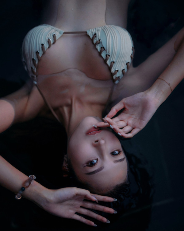 TVB性感女神豹紋比堅尼近乎一絲不掛 一轉身效果衝擊網民眼球：戰神級身材