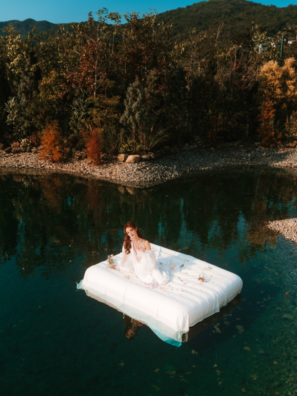 視帝老婆激罕接拍性感內衣廣告！紅白蕾絲造型豁出去挑戰最大膽尺度