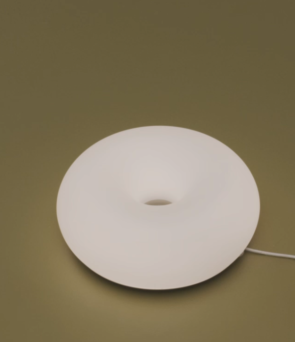 IKEA傳奇「冬甩燈」大翻身！霧面新質感極美、支援App變12色漸變：4月正式開賣