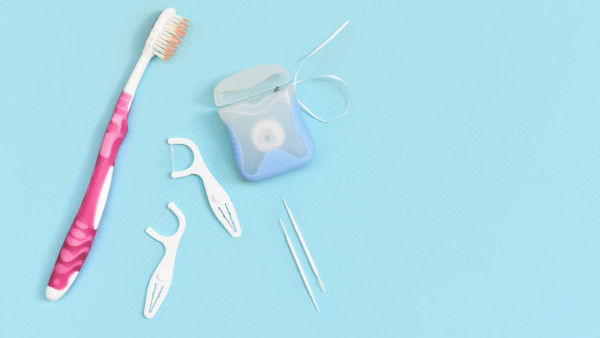 牙線刷牙前定刷牙後用？牙醫揭正確順序：一直都做錯！「呢個順序」去垢力最強