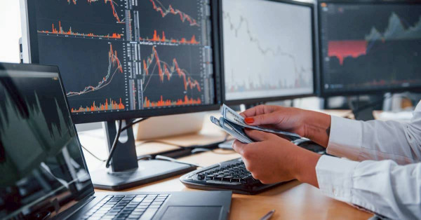 高薪「悶工」｜3. 金融分析師 Financial analyst。圖片來源：Unsplash