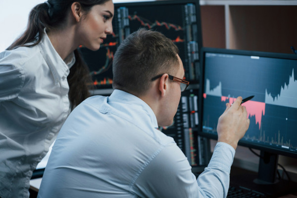 高薪「悶工」｜4. 金融風險專員 Financial risk specialists。圖片來源：Unsplash