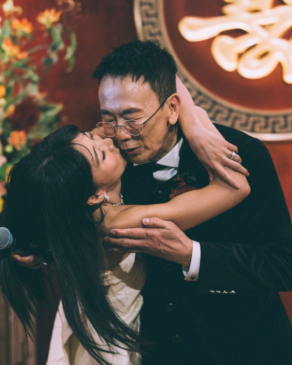 星二代結婚一年半報喜平安誕下女兒!金牌司儀元宵節曬腳印相:升呢做公公!