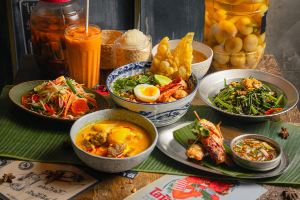 中環人氣泰式菜午市套餐$98起  軟殼蟹咖哩／冬蔭功／椰子雪糕包