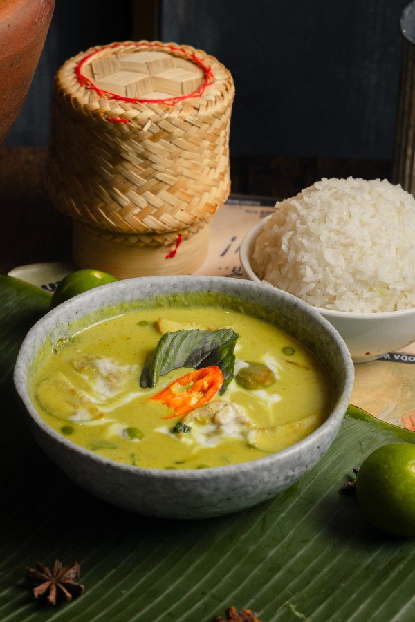 中環人氣泰式菜午市套餐$98起  軟殼蟹咖哩／冬蔭功／椰子雪糕包