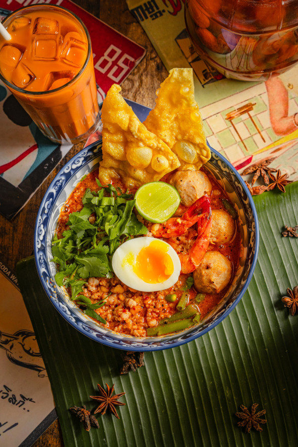 中環人氣泰式菜午市套餐$98起  軟殼蟹咖哩／冬蔭功／椰子雪糕包