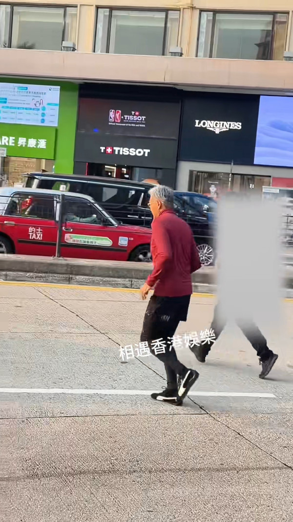 周潤發尖沙咀被點錯相當街呼喝 認錯盧海鵬?發哥一句神回不怒反笑獲激讚