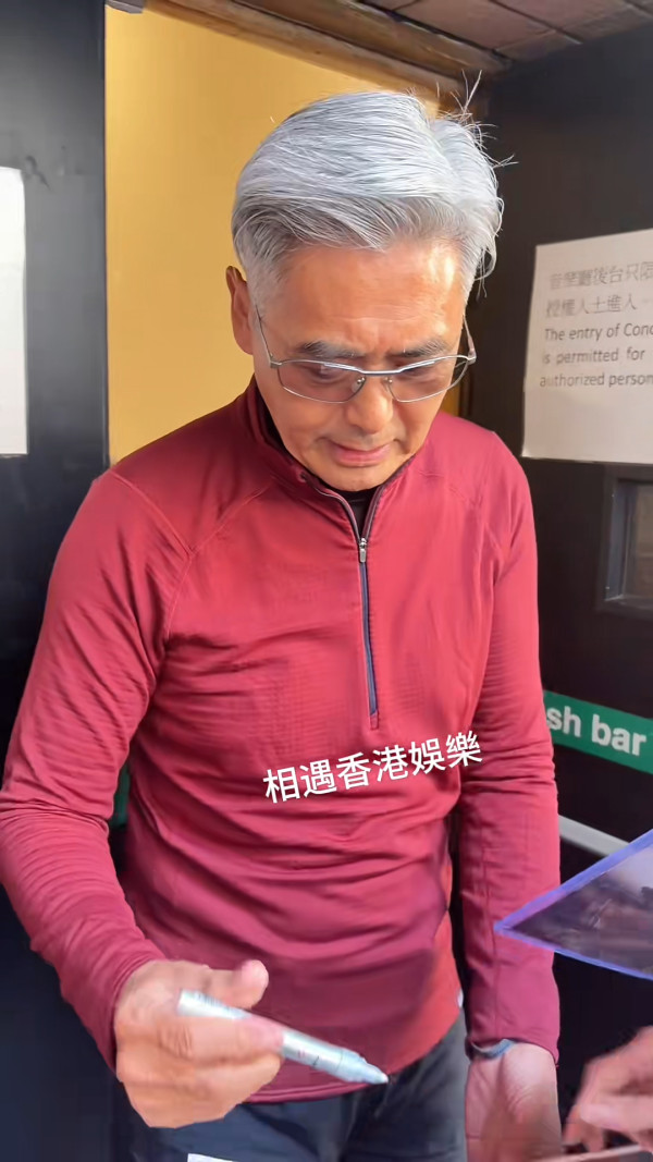 周潤發尖沙咀被點錯相當街呼喝 認錯盧海鵬?發哥一句神回不怒反笑獲激讚