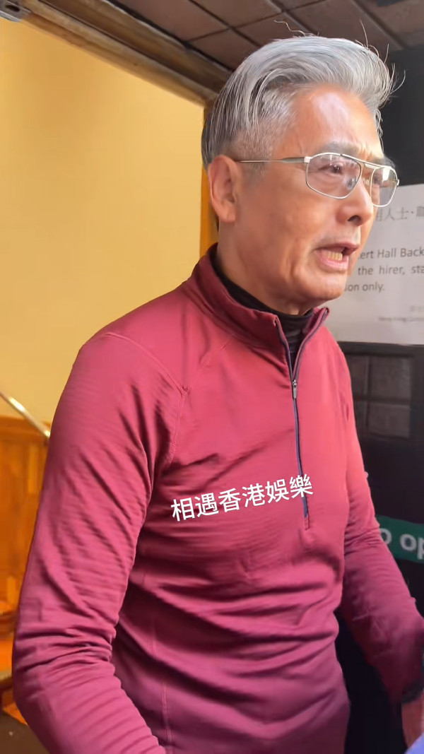 周潤發尖沙咀被點錯相當街呼喝 認錯盧海鵬?發哥一句神回不怒反笑獲激讚