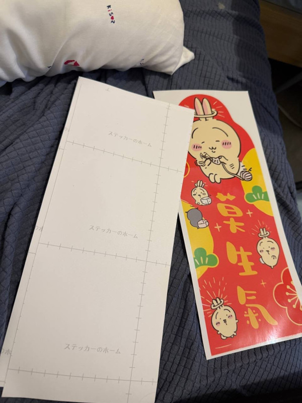 拼多多買Chiikawa揮春中伏 港男劣評兔哥似五官變形 惹全網嘲：買盜版預咗啦