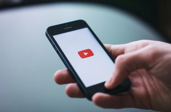 YouTube免費版又縮水？官方擬將「1大常用功能」改收費：網民崩潰、免費用戶睇片變難？