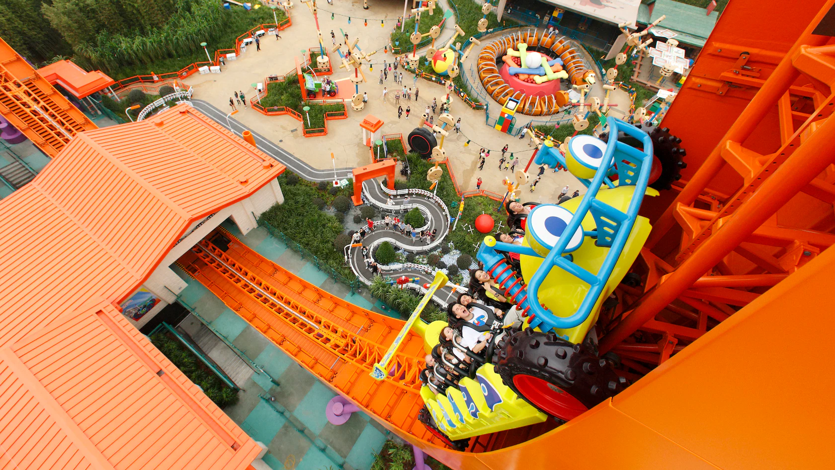 迪士尼平日都逼爆！遊客入園等2小時崩潰：10分鐘郁一次、玩Frozen排足150分鐘