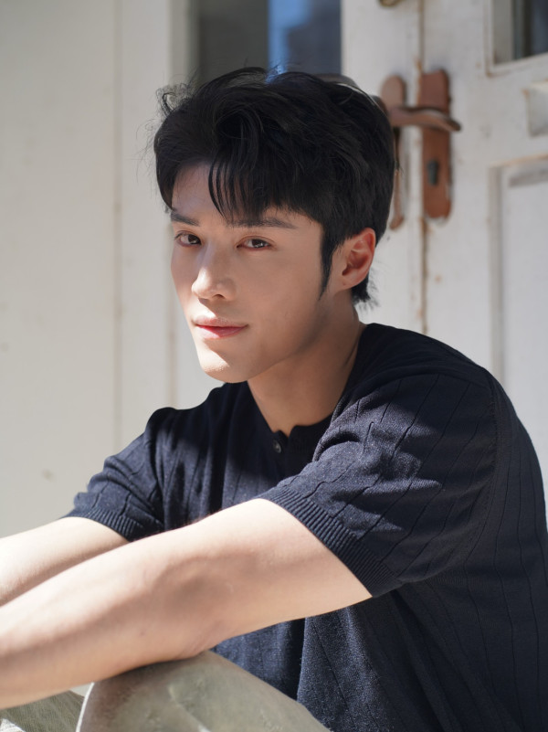 丁子朗炫富失言恥笑經濟艙被轟歧視！一句惹眾怒被內地網民圍剿：不知所謂