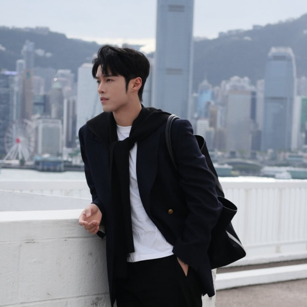 丁子朗道歉了|講者無心聽者有意 坐商務艙拍片被質疑炫富兩地網民負評