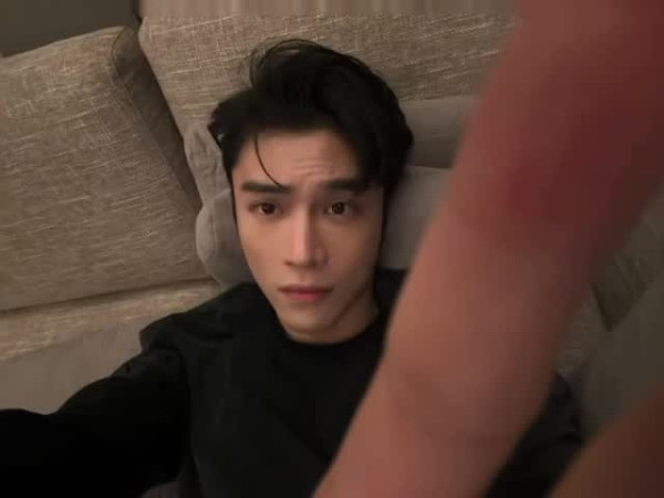 丁子朗道歉了|講者無心聽者有意 坐商務艙拍片被質疑炫富兩地網民負評