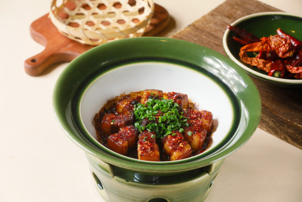 米芝蓮湘菜名店「湘上湘」進駐尖沙咀    招牌辣椒魚頭／片皮鴨／辣炒鮑魚