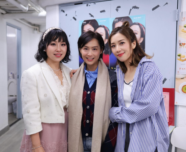 53歲朱茵同框合照靚樣艷壓黃智雯!打扮樸素看不出11歲年齡差零違和感