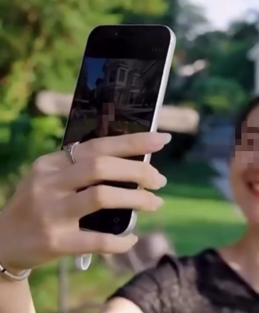 手機前置自拍弱爆？網民瘋搶「後置神器」高清畫質驚人：終於唔使盲拍、有小螢幕睇