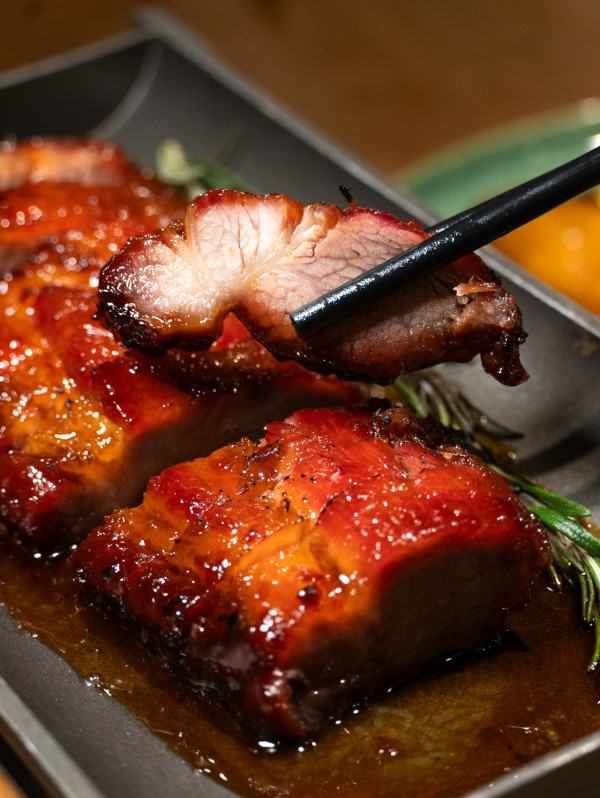 旺角蓮香居懷舊中菜點心推介！神級黑毛豬叉燒＋鮮茄焗骨飯＋煙燻素鵝／1招即享長者優惠 (記者實測試食)