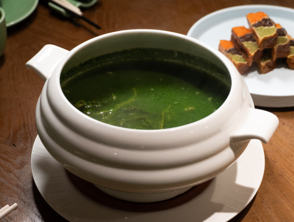 旺角蓮香居懷舊中菜點心推介！神級黑毛豬叉燒＋鮮茄焗骨飯＋煙燻素鵝／1招即享長者優惠 (記者實測試食)