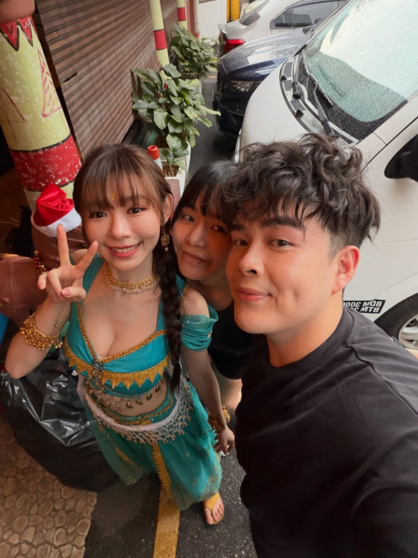 林明禎性感拋胸扮茉莉公主狂扭電臀！34E上圍逼爆超頻震動勁過原著身材