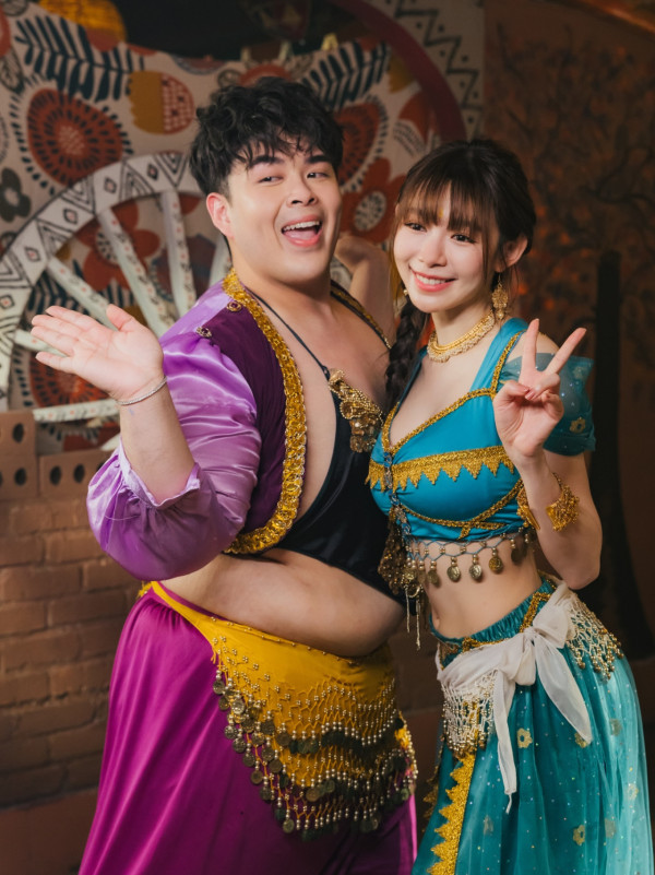 林明禎性感拋胸扮茉莉公主狂扭電臀！34E上圍逼爆超頻震動勁過原著身材