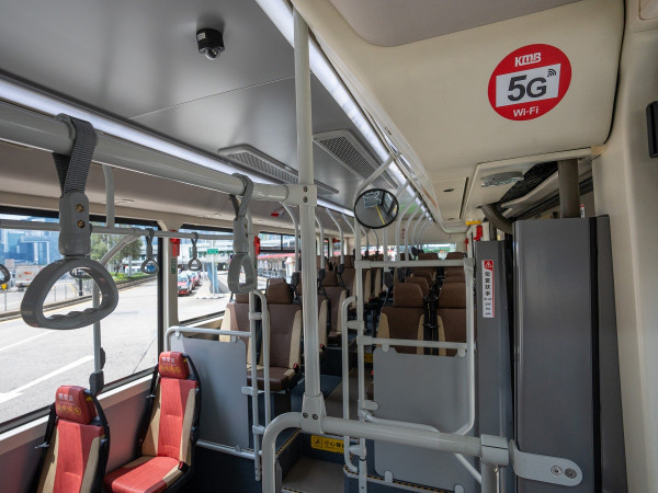 政府暫緩安全帶新例 搭巴士唔使強制扣帶 陳美寶認條文有漏洞「做法不理想」