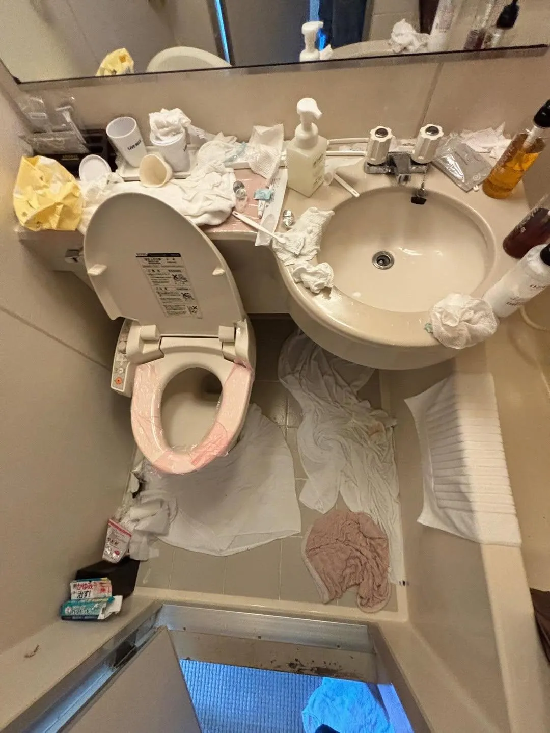 兩內地女糟蹋日本酒店房變垃圾崗廁板粉紅拒付清潔費 房務員開門崩潰:煉獄